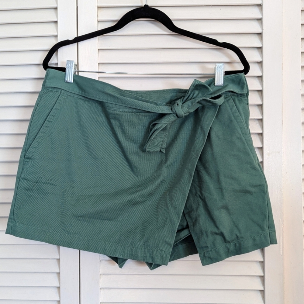 Vineyard Vines Green Skort